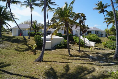 Private Estate House on Private Gorgeous Pink Sand Beach, "Senza Nome"