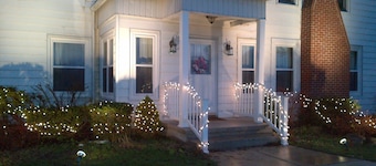 Covered Deck with Tub on 200 acres; 10 min from Ellicottville / Holiday Valley
