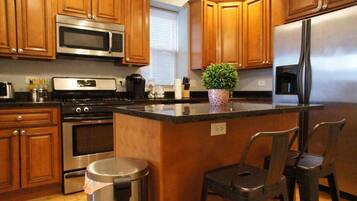 KylskÄp, mikrovÄgsugn, ugn och spishÀll