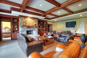 Smart TV, chimenea, estéreo, oficina