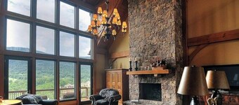 Luxurious Retreat in Bright's Creek near Lake Lure, Tryon, Hendersonville