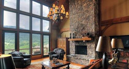 Luxurious Retreat in Bright's Creek near Lake Lure, Tryon, Hendersonville