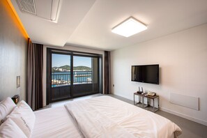 Family Condo (Extra person fee 10000 KRW upon C/I) | 1 bedroom, blackout curtains, free WiFi, bed sheets