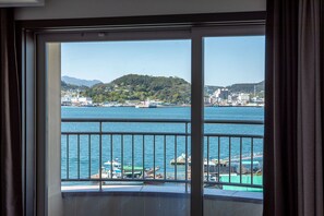 Quarto casal luxo, 1 cama Queen, para não fumantes (Extra person fee 10000 KRW upon C/I) | Vista da sacada