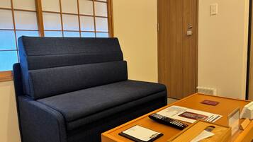 Deluxe Triple Room | Dining room