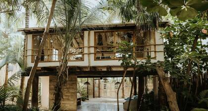 Zorba Villa 4, Exclusive 3BR Villa on the beach! Sleeps 8.