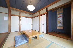 Five Room 801 | Bed sheets - & Will Accommodation (Osaka)