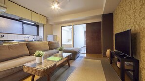 Triple Room 201 | Living area - & Will Accommodation (Osaka)