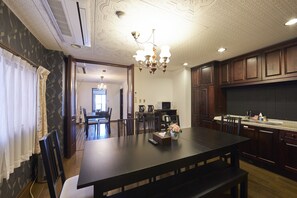 公寓 (Five Room 801) | 客房内用餐