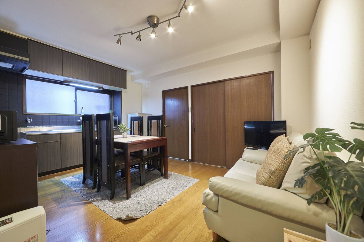 Triple Room 601 | Living area | Flat-screen TV