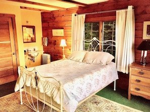 4 bedrooms, iron/ironing board, WiFi