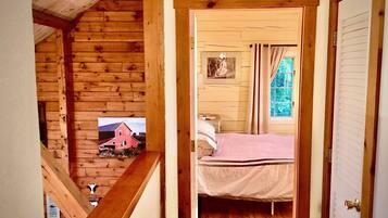 4 bedrooms, iron/ironing board, WiFi