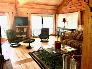 TV, fireplace, table football - SugarBush Valley, Mad River Valley, Warren VT; Weekly, Monthly Discounted rates (Warren)