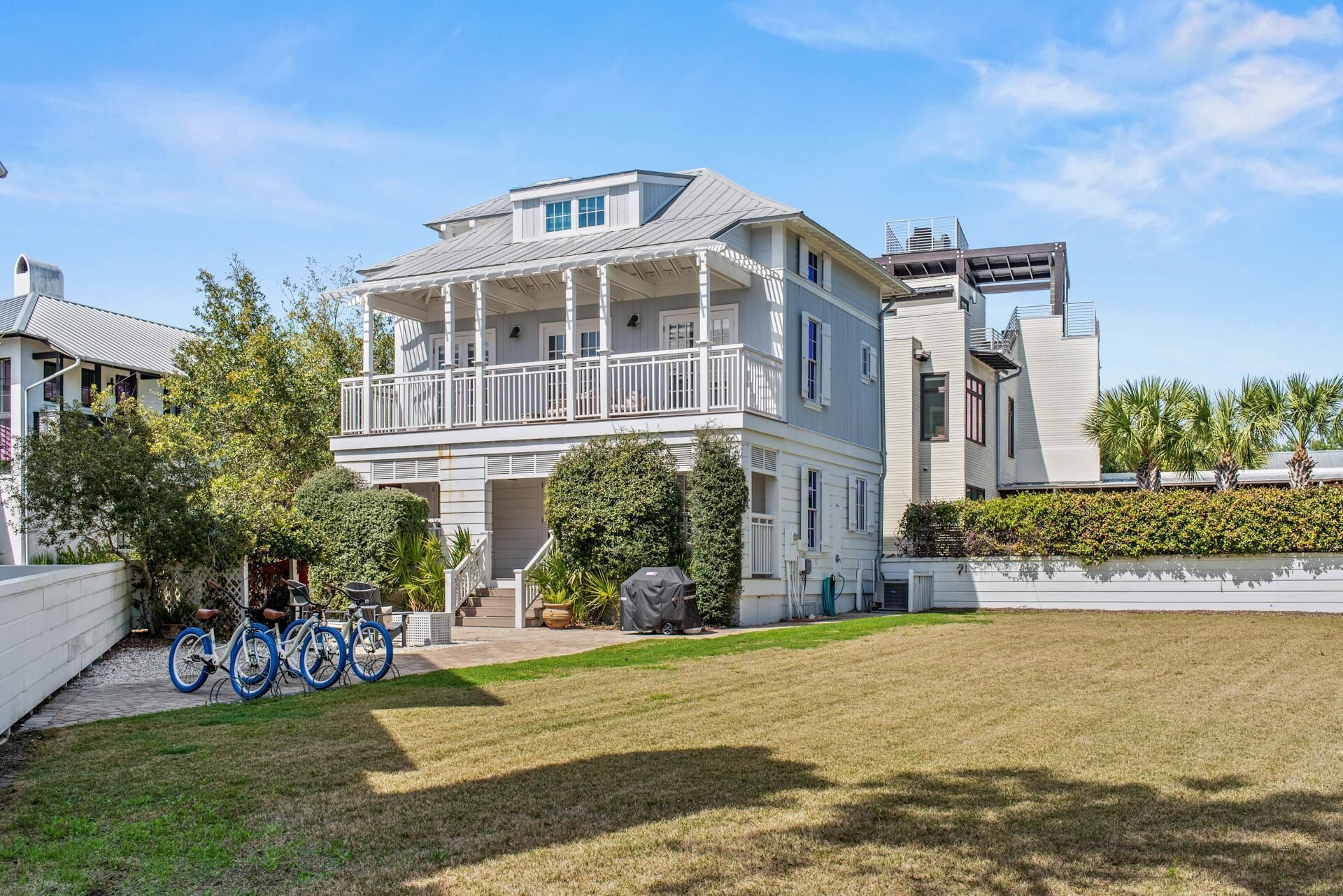 Spend Fall Here! Cozy and Fun cottage in Rosemary Beach! Large Backyard!