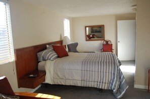 4 bedrooms, desk, iron/ironing board, travel crib - Las Vegas House 5 min Strip Convention Center Pool BBQ renovated Luxury CES EDC (Las Vegas)