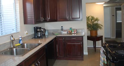Las Vegas House 5 min Strip Convention Center -allas BBQ remontoitu ylellinen CES EDC