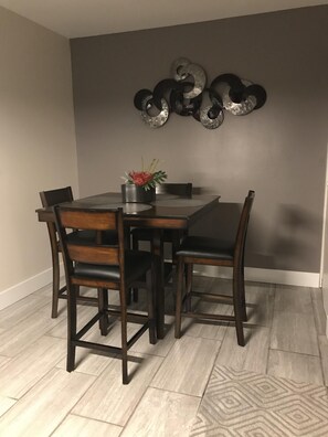Dining - Newly renovated with lots of upgrades. (Portage)