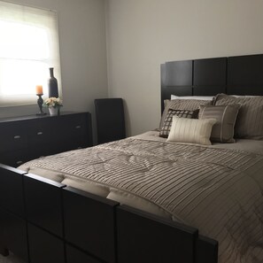 3 bedrooms, iron/ironing board, WiFi, bed sheets