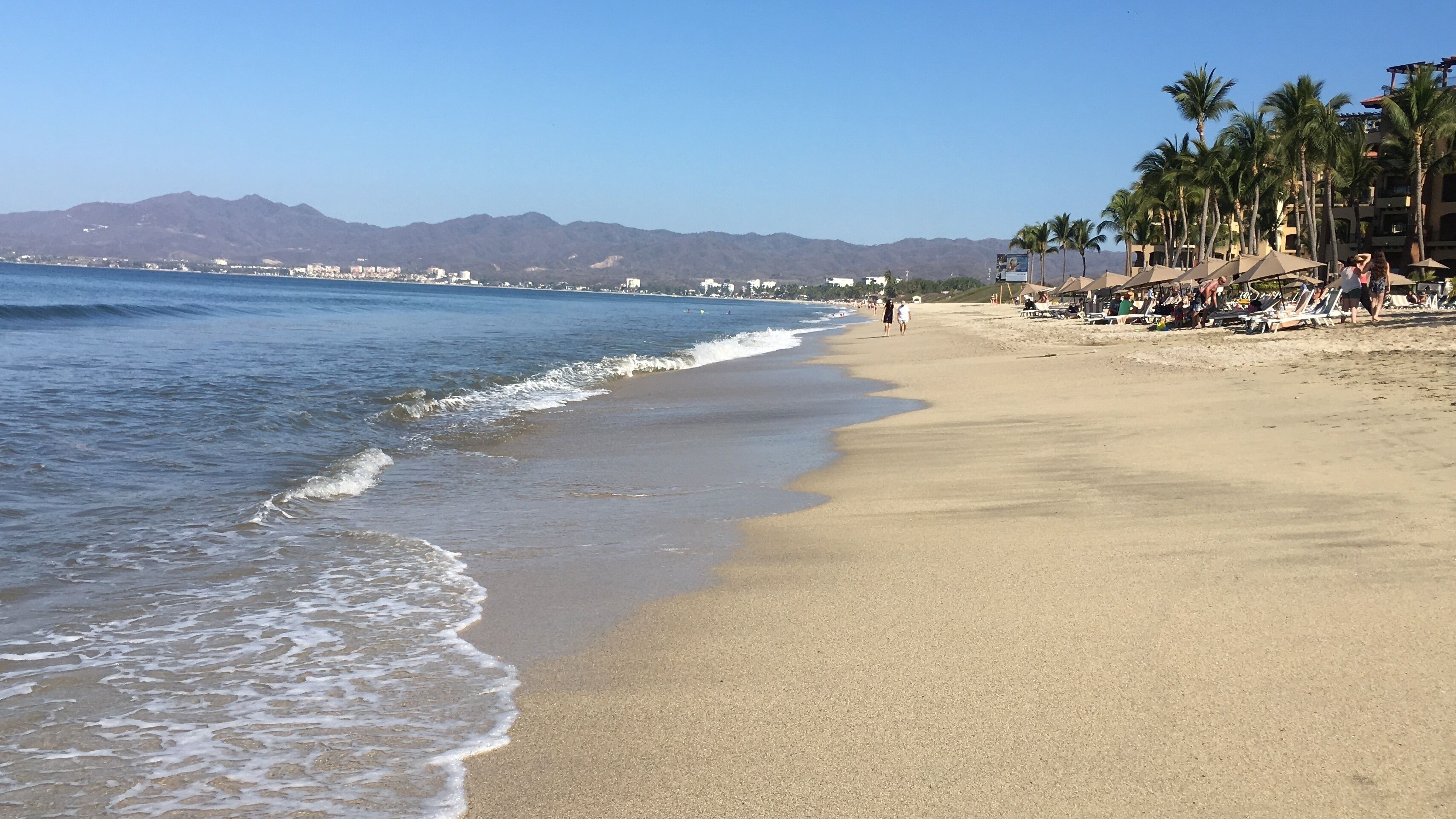 Am Strand, Liegestühle, Strandtücher
