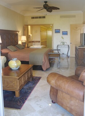 2 dormitoris, caixa forta a l'habitació i escriptori 