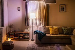 Fireplace, books - SEVEN PINES HOLIDAY HOUSE FOR HIDEAWAY (Sukoró)