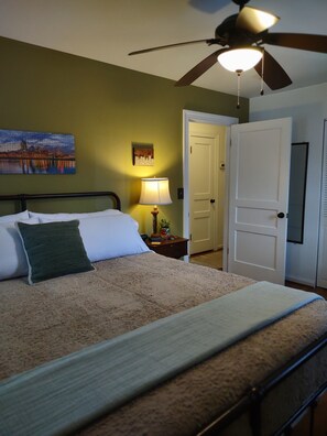 2 bedrooms, iron/ironing board, free WiFi, bed sheets