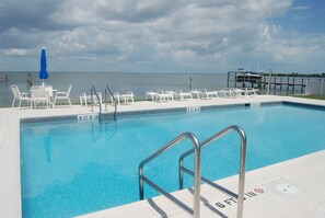Piscine extérieure, piscine chauffée