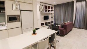 Leilighet, 2 soverom | Oppholdsområde | Flatskjerm-TV