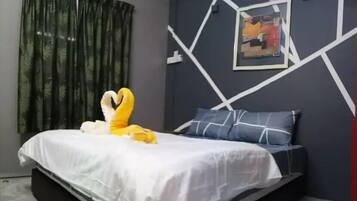 Apartment, 3 Bedrooms, Non Smoking | 3 bedrooms, bed sheets