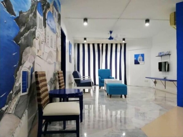 Apartment, 3 Bedrooms, Non Smoking | Living room