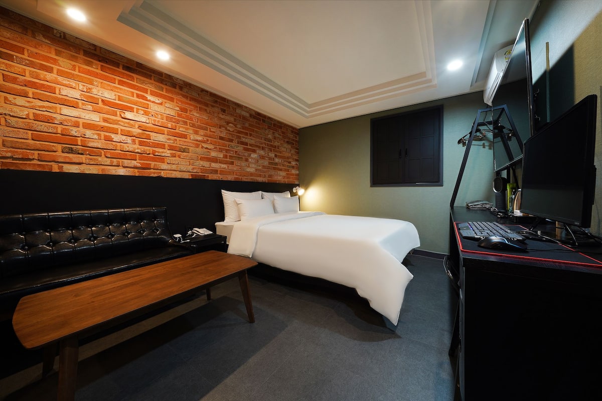 Deluxe Double Room | Soundproofing, rollaway beds, free WiFi