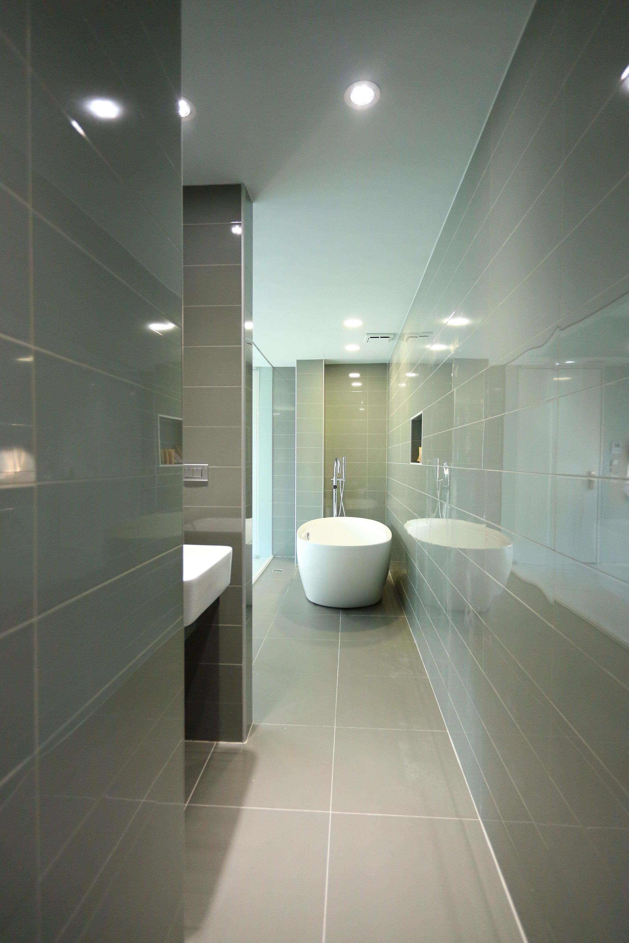 deluxe double room | bathroom | shower, hair dryer, slippers, towels