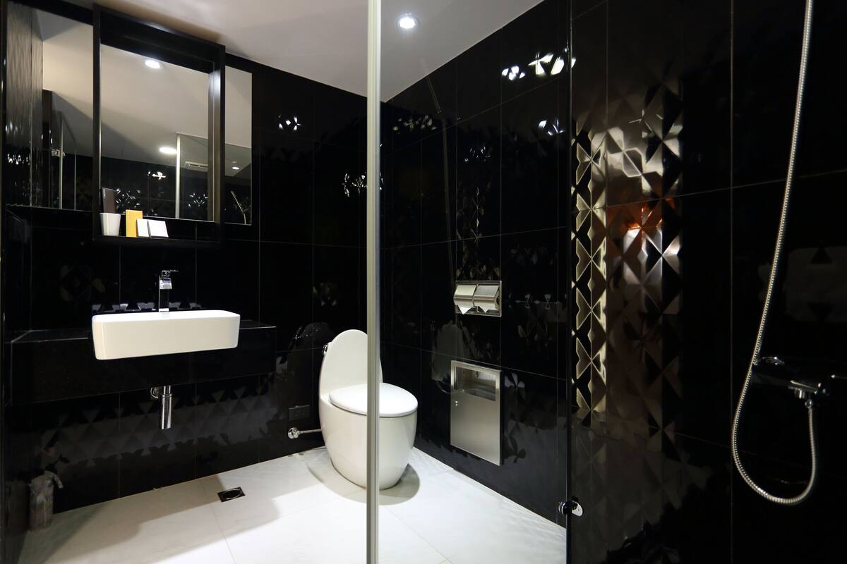 business twin room, no windows | bathroom | shower, hair dryer, slippers, towels