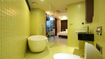 Superior Double Room | Bathroom | Shower, hair dryer, slippers, towels