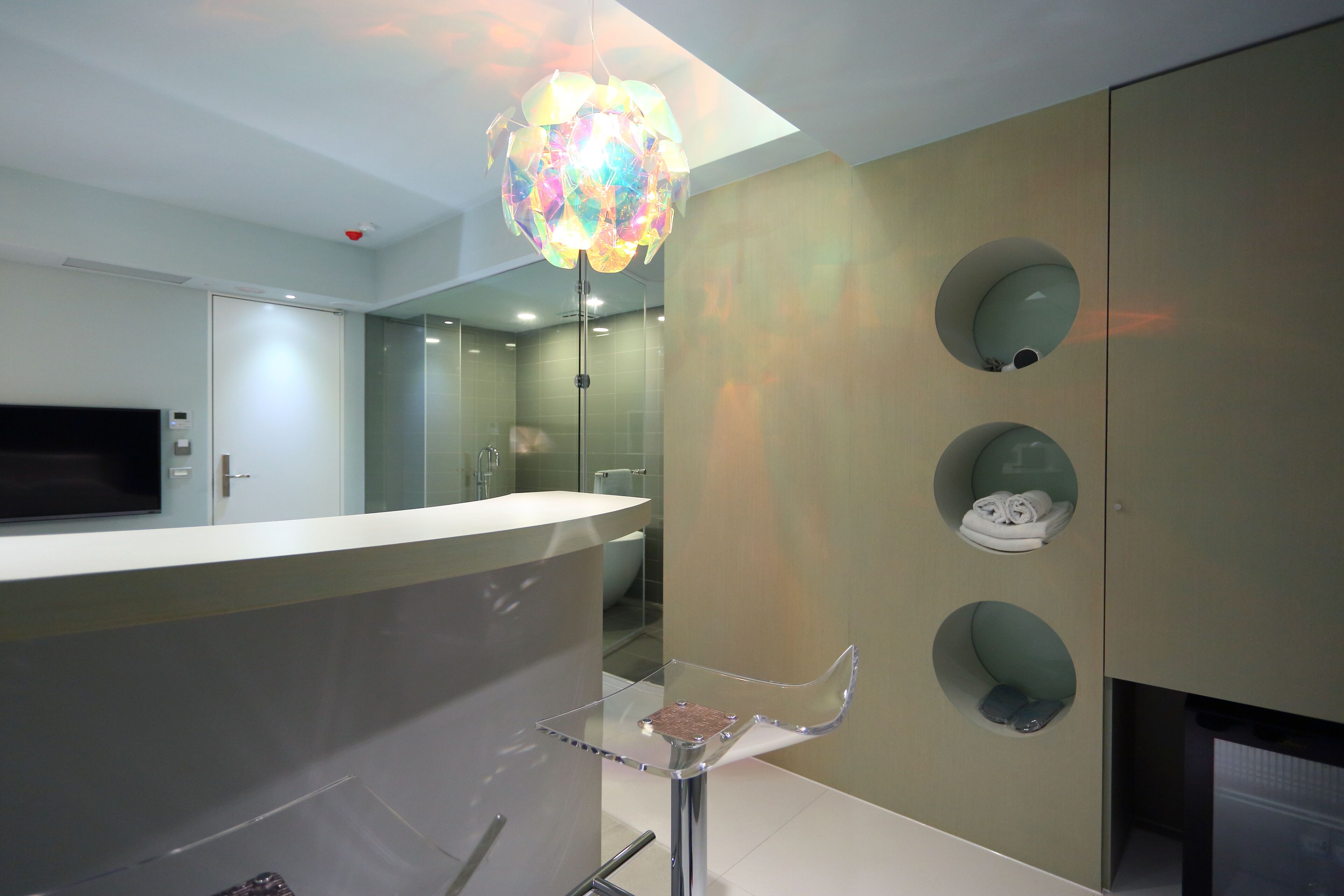 deluxe double room | minibar, in-room safe, desk, blackout curtains