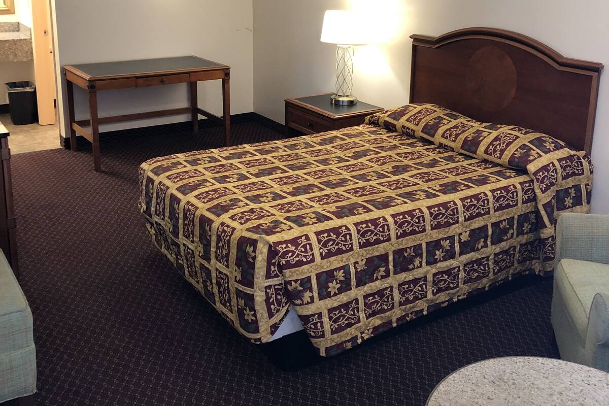 Basic Room, 1 Double Bed, Non Smoking | Free WiFi, bed sheets