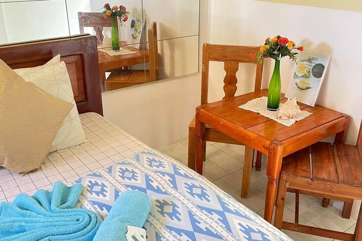 1 bedroom, desk, free wifi, bed sheets