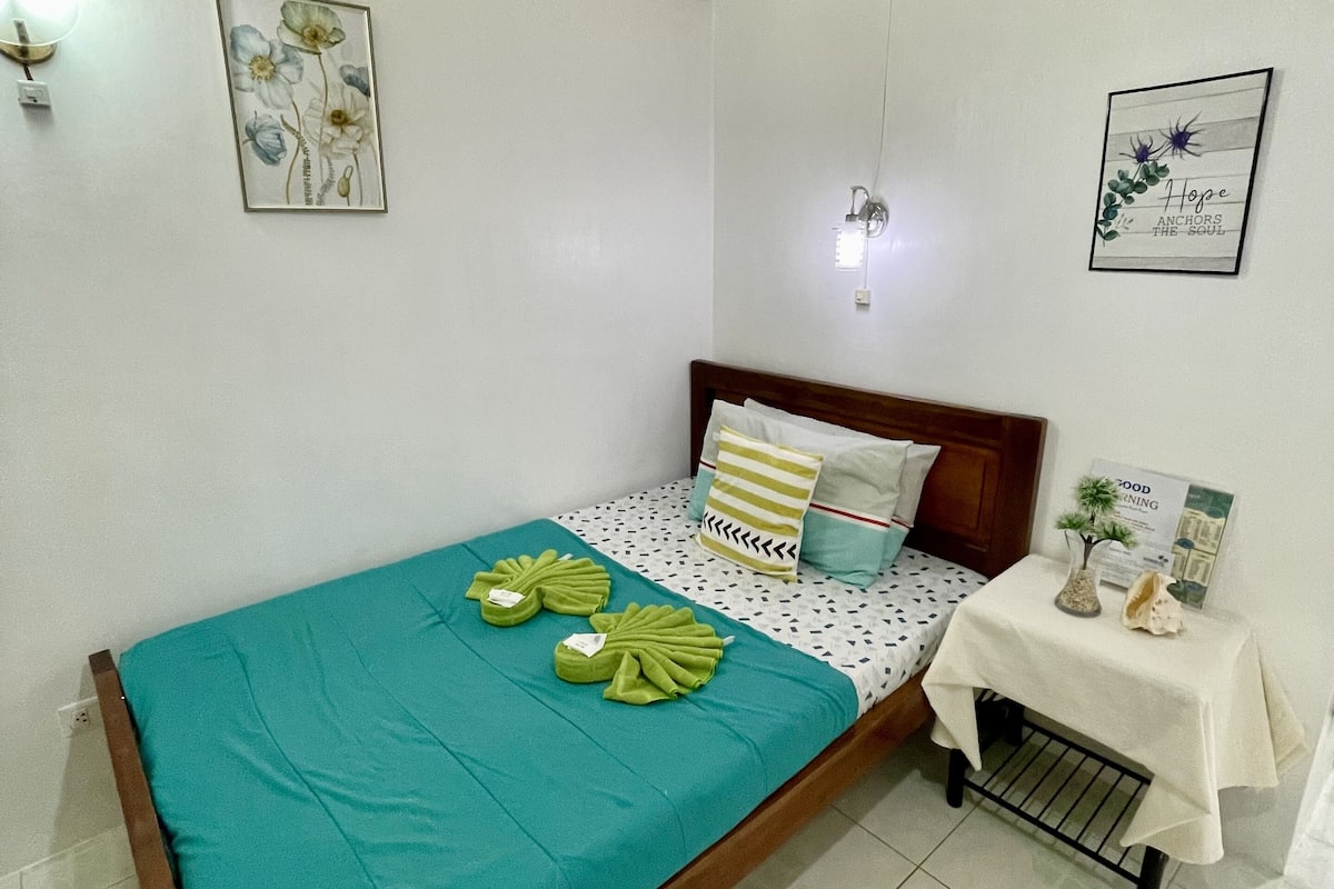Desk, free WiFi, bed sheets
