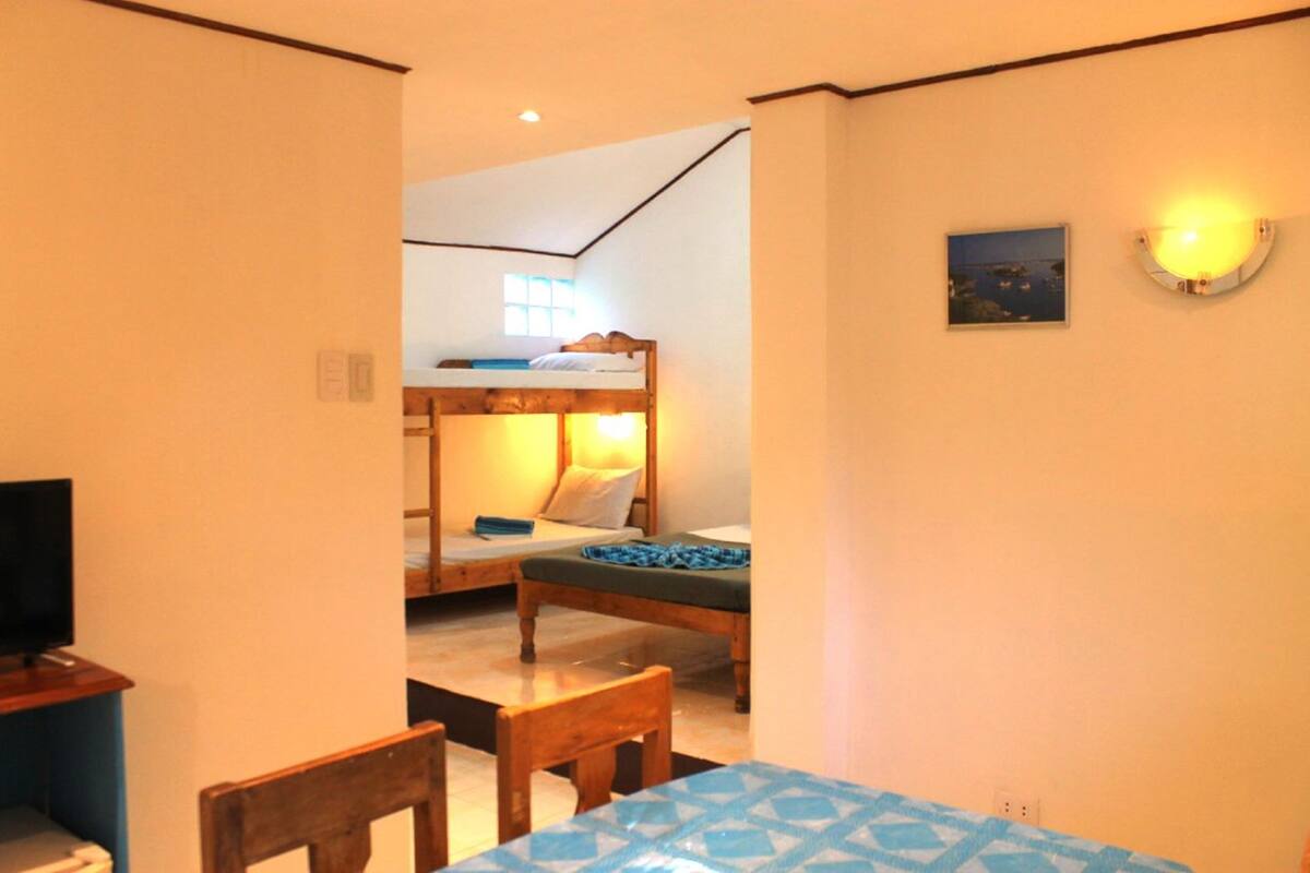 room 4, poolside | 1 bedroom, desk, free wifi, bed sheets