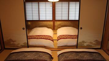 Traditioneel huis (Private Vacation) | 3 slaapkamers, donsdekens, een kluis op de kamer, een bureau