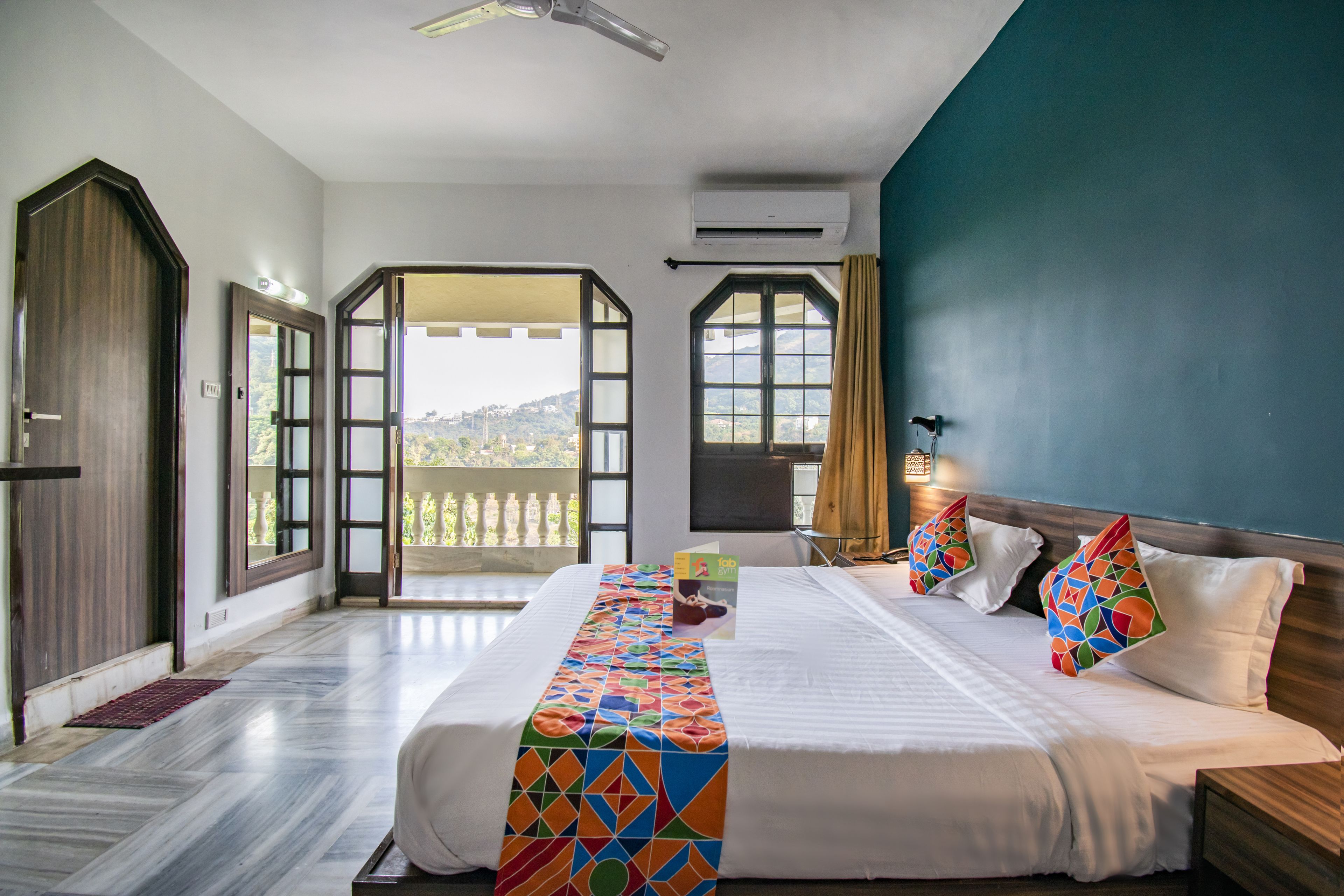 Deluxe Room | Desk, free WiFi