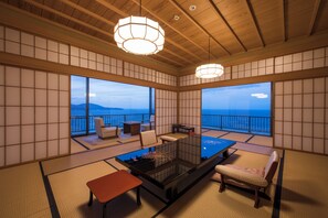 客房 (Special JPN Western Style,NewBuilding) | 迷你吧(备有免费物品)、客房内保险箱、免费 WiFi、床单