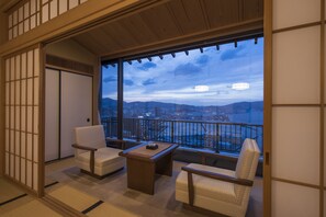Quarto (Special JPN Western Style,NewBuilding) | Frigobar (abastecido com itens grátis), cofres nos quartos