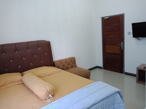 Deluxe Double Room | Rollaway beds - Wakatobi Dive Inn (Kaledupa Island)