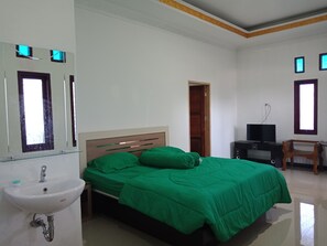 Executive Double Room | Rollaway beds - Wakatobi Dive Inn (Kaledupa Island)