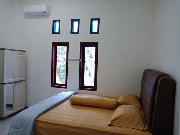 Deluxe Double Room | Rollaway beds - Wakatobi Dive Inn (Kaledupa Island)