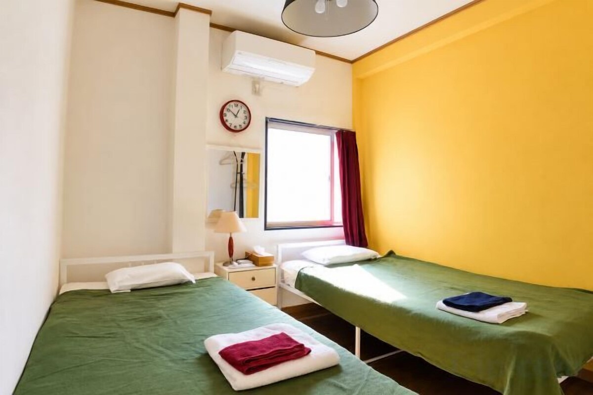 WiFi (free), bed sheets