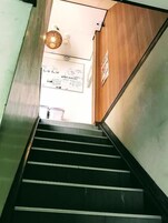 Sistema de insonorización, tabla de planchar con plancha y wifi gratis 