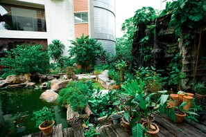 Terrace/patio - Jolly Suites & Spa Thaphra (Bangkok)