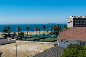 Premier-Apartment, 2 Schlafzimmer, Nichtraucher, Bergblick | Strand-/Meerblick